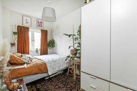2 bedroom flat for sale, Friern Road, East Dulwich, London, SE22
