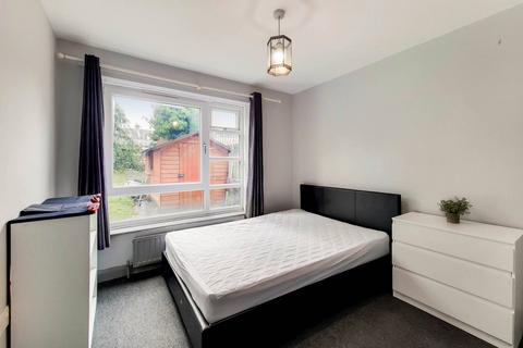 3 bedroom flat for sale, Lucas Street, Lewisham, London, SE8