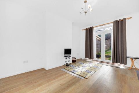 2 bedroom flat for sale, Hollydale Road, Peckham, London, SE15