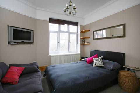 3 bedroom flat for sale - Moreland Court, Child's Hill, London, NW2