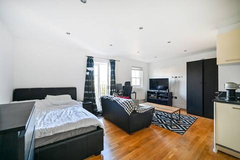 Studio for sale, Bridge Road, Hampton Court, East Molesey, KT8