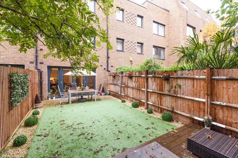 4 bedroom house for sale, Mary Rose Square, Deptford, London, SE16