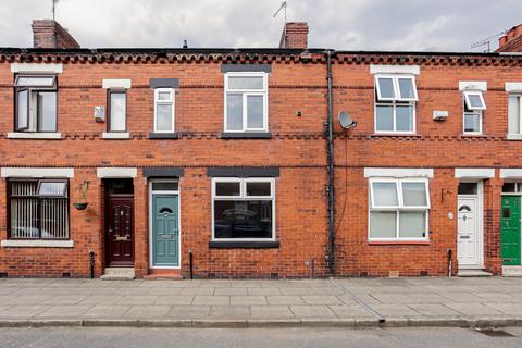 4 bedroom terraced house to rent, Martin Street, Salford