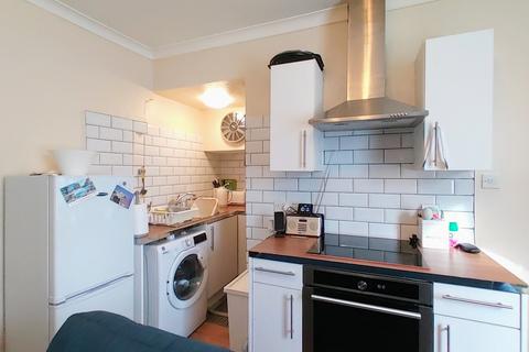 15 Albert Street, Thornton, Bradford, BD13 3ER