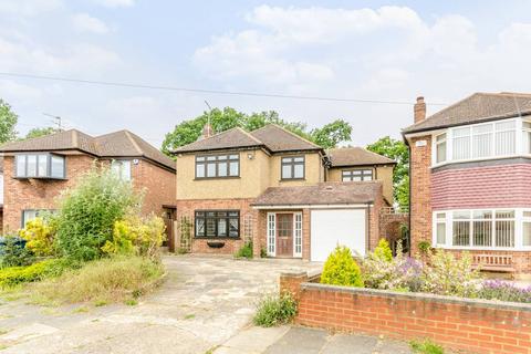 4 bedroom detached house to rent, Anglesmede Crescent, Pinner, HA5