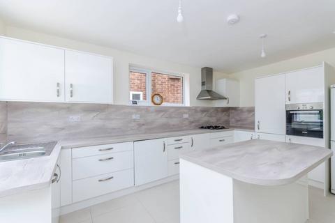 4 bedroom detached house to rent, Anglesmede Crescent, Pinner, HA5