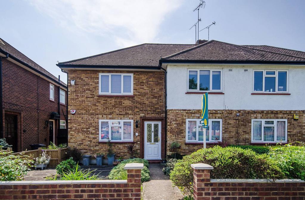 Chamberlain Way, Pinner, HA5 2 bed £1,700 pcm (£392 pw)