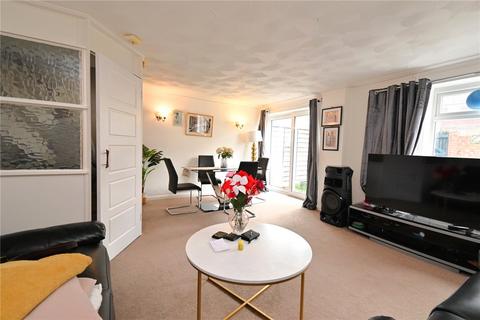 4 Avon Walk, Basingstoke, RG21 4DJ