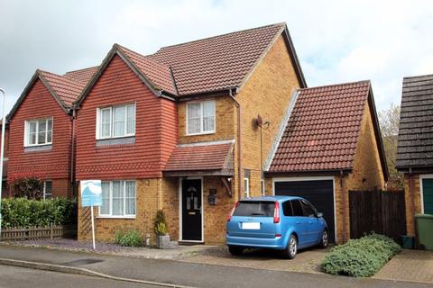 10 Demozay Close, Hawkinge, Folkestone, CT18 7PL