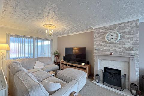 3 bedroom detached house for sale - Eastwood Avenue, Burntwood, WS7 2DX
