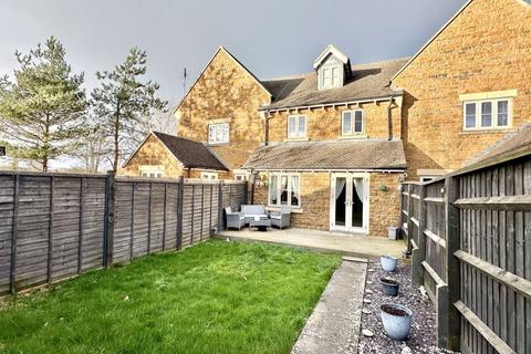 4 bedroom terraced house for sale - Crab Tree Close, Bloxham - Very Spacious Property