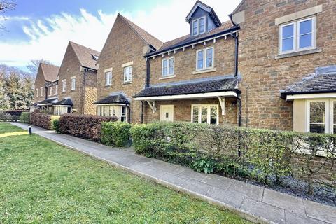 4 bedroom terraced house for sale, Crab Tree Close, Bloxham - Very Spacious Property