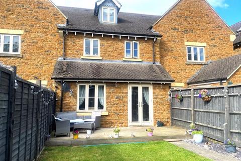4 bedroom terraced house for sale, Crab Tree Close, Bloxham - Very Spacious Property