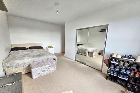 2 bedroom flat for sale, North Square, Fareham PO17