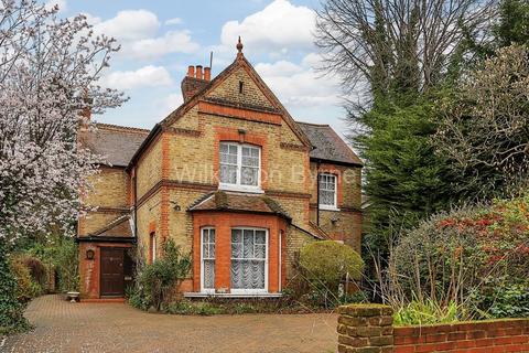 undefined, Wellington Road, Bush Hill Park EN1