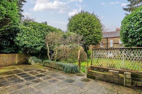 undefined, Wellington Road, Bush Hill Park EN1