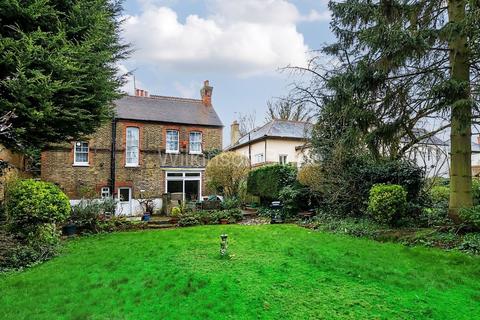 undefined, Wellington Road, Bush Hill Park EN1