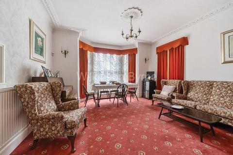undefined, Wellington Road, Bush Hill Park EN1