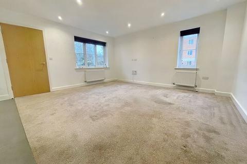 2 bedroom apartment for sale - Chequers Avenue, High Wycombe HP11