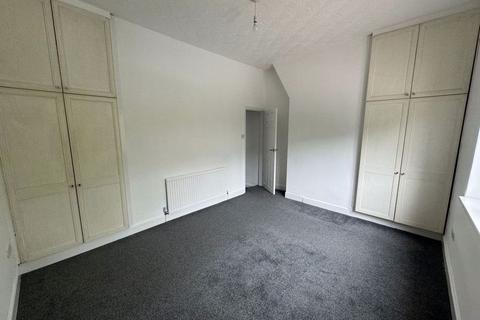 2 bedroom terraced house to rent, Seaford Road, Salford