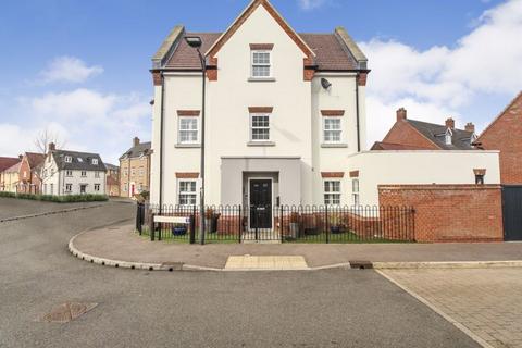 5 bedroom end of terrace house for sale, Peacock Gardens, Bedford MK42