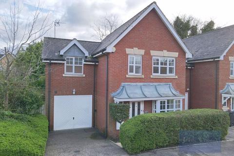 4 bedroom semi-detached house for sale - Bay Tree Close, The Avenue IG6