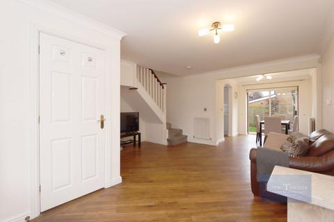 4 bedroom semi-detached house for sale, Bay Tree Close, The Avenue IG6