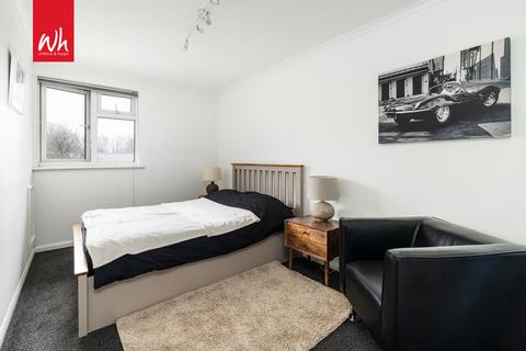 2 bedroom flat for sale, Philip Court, The Drive