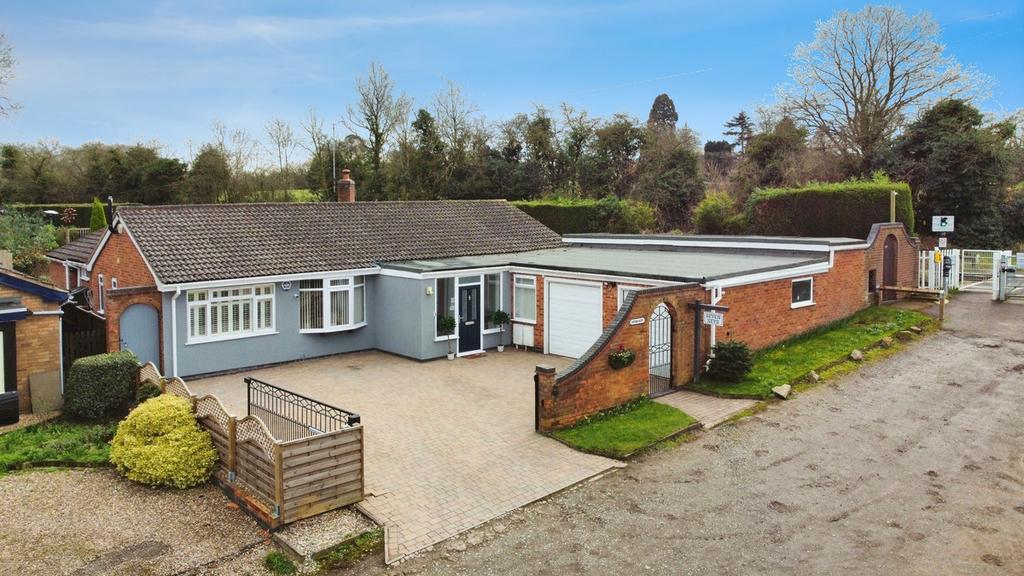 Station Drive, Kirby Muxloe, LE9 4 bed bungalow for sale £500,000