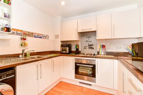 1 bedroom ground floor flat for sale, West Green Drive, West Green, Crawley, West Sussex