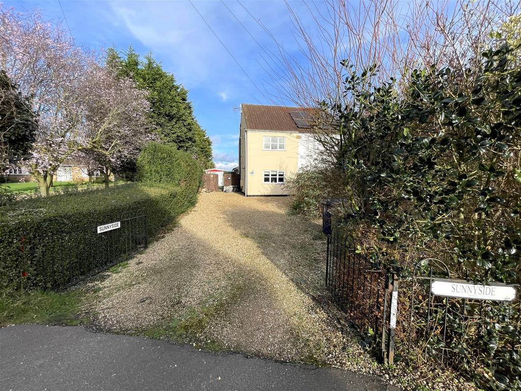 Station Road, Wisbech St Mary, Wisbech 2 bed semidetached house for
