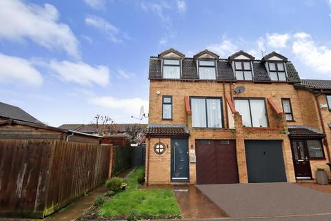 4 bedroom end of terrace house for sale - Marsom Grove, Barton Hills, Luton, Bedfordshire, LU3 4BH