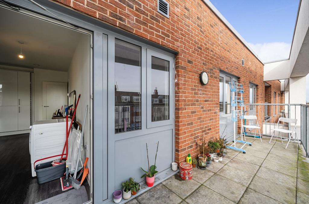 Beulah Hill, London 3 bed apartment for sale £540,000