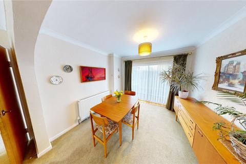 8 The Tyrells, Corringham, Stanford-le-hope, SS17 7QU
