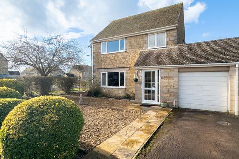 70 Alexander Drive, Cirencester, GL7 1UH