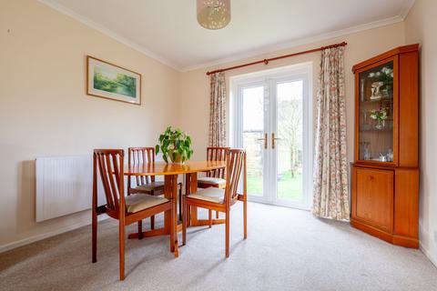 70 Alexander Drive, Cirencester, GL7 1UH