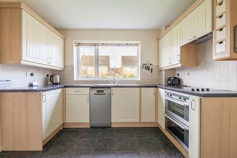 70 Alexander Drive, Cirencester, GL7 1UH