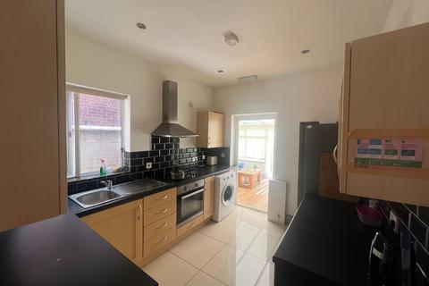 1 bedroom in a house share to rent, HMO Room 2, Royal Avenue