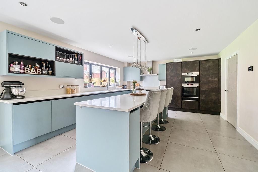 bridge, Exeter EX2 4 bed detached house £1,000,000