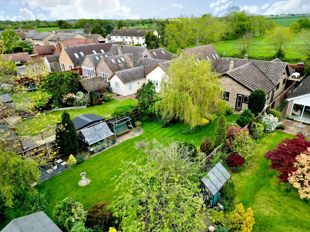 Graveley Road, Offord D'arcy, Huntingdon, PE19 3 bed detached bungalow for sale £525,000