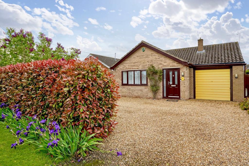 Graveley Road, Offord D'arcy, Huntingdon, PE19 3 bed detached bungalow