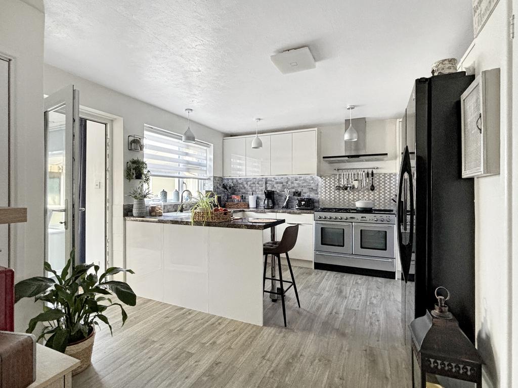 Kitchen/ Breakfast Room