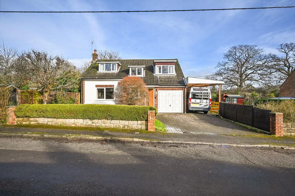 Oakfield Road, Bartley, Southampton, SO40 3 bed chalet for sale £575,000