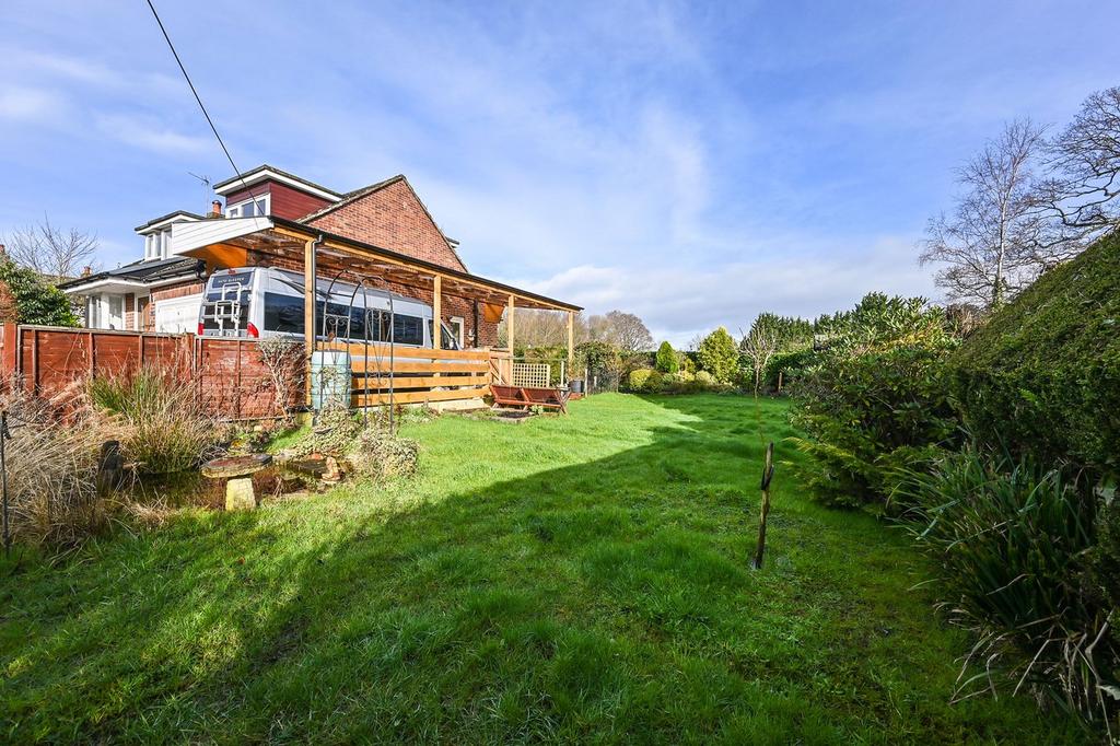 Oakfield Road, Bartley, Southampton, SO40 3 bed chalet for sale £575,000