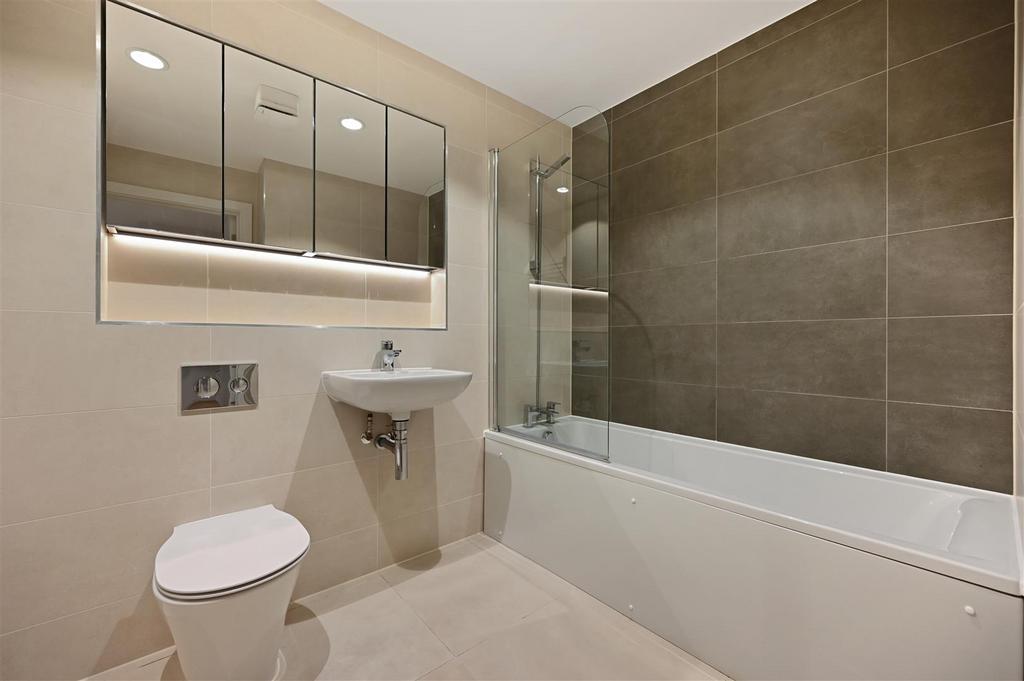 BCRR   Flat 19 Beechworth House   Bathroom (4).JPG