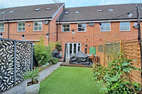 3 bedroom terraced house for sale, Plaxton Way, Ware SG12