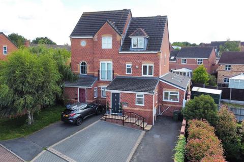 4 bedroom semi-detached house for sale - Woodlands Court, Oadby, Leicester