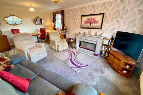 2 bedroom detached bungalow for sale, Shillbank View, Mirfield