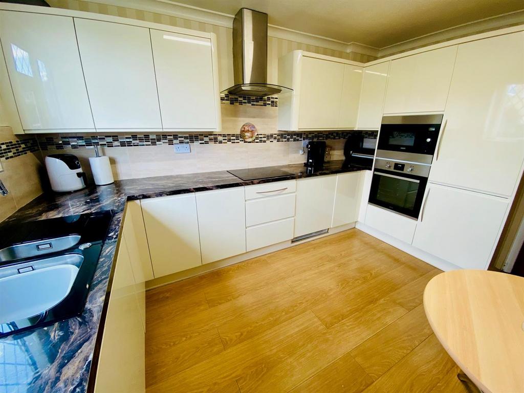 Shillbank view 4 kitchen 1.jpg