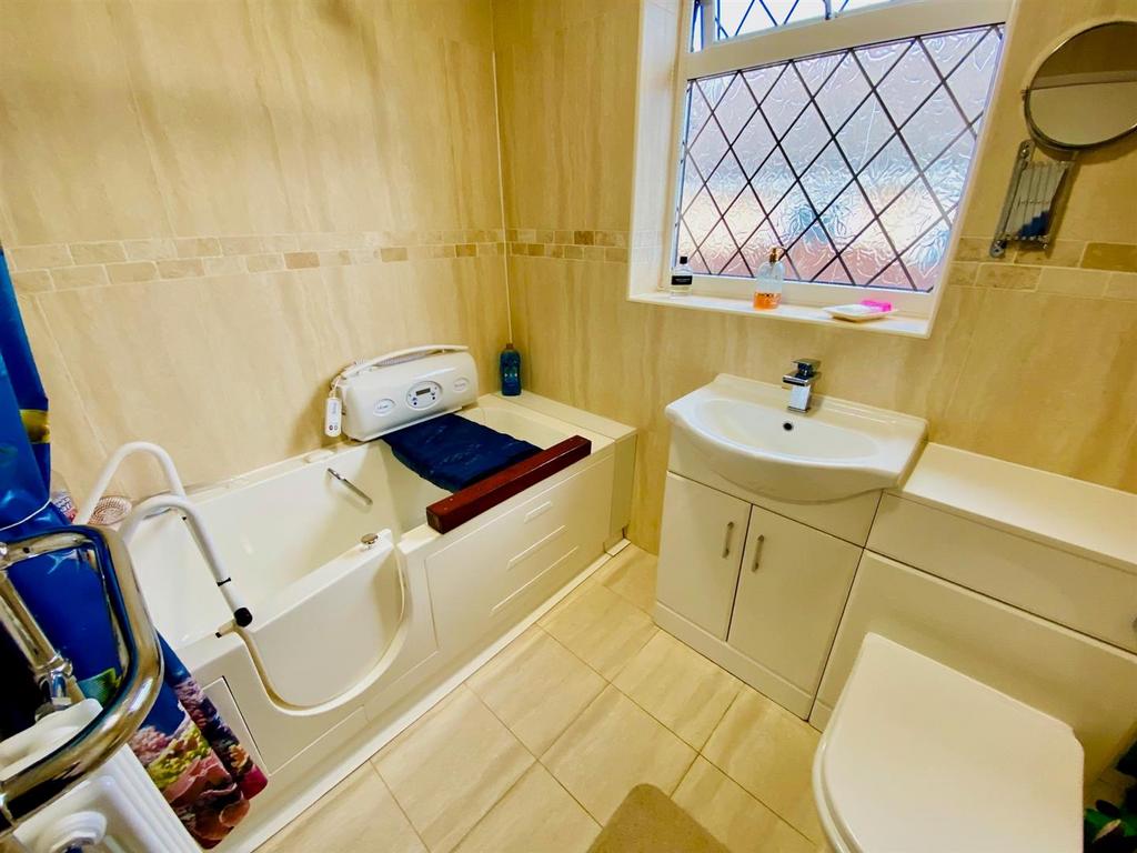 Shillbank view 4 bathroom.jpg